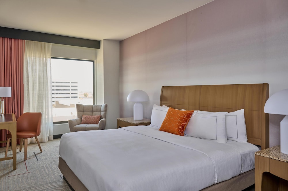 Junior Suite, 1 King Bed, Non Smoking - Photo 4
