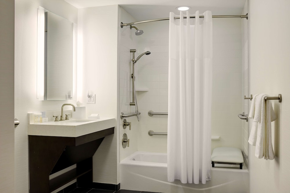 Room, 2 Double Beds, Accessible, Bathtub