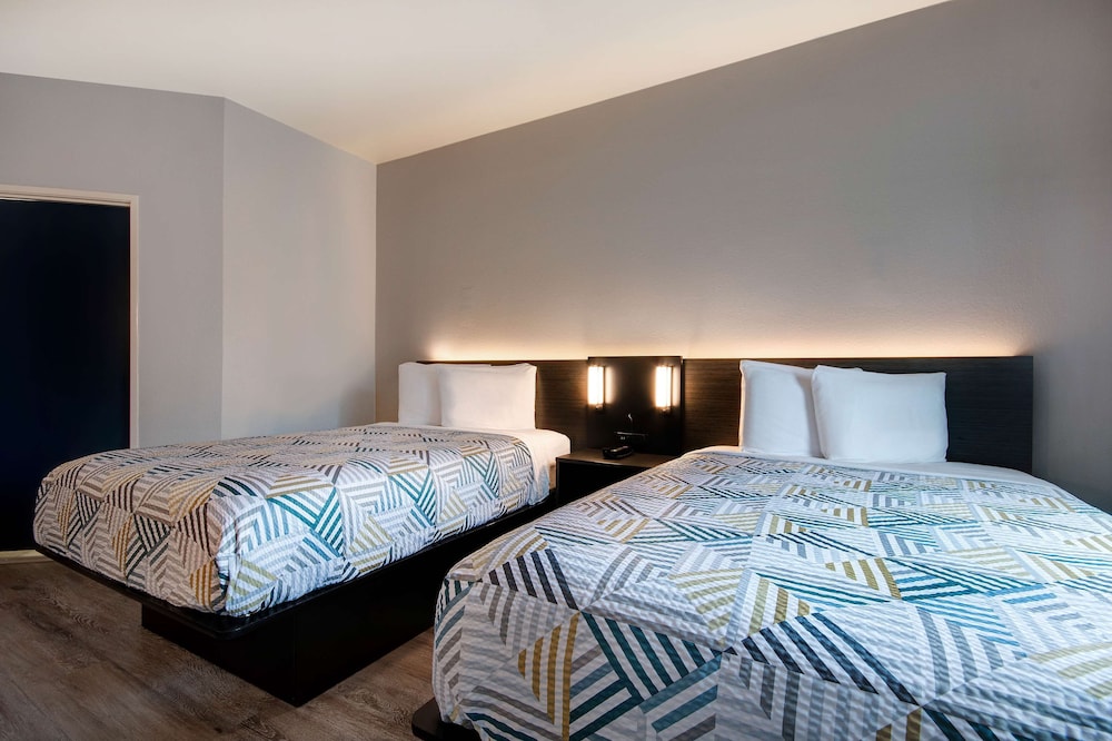 Deluxe Room, 2 Double Beds, Accessible, Non Smoking photo 3