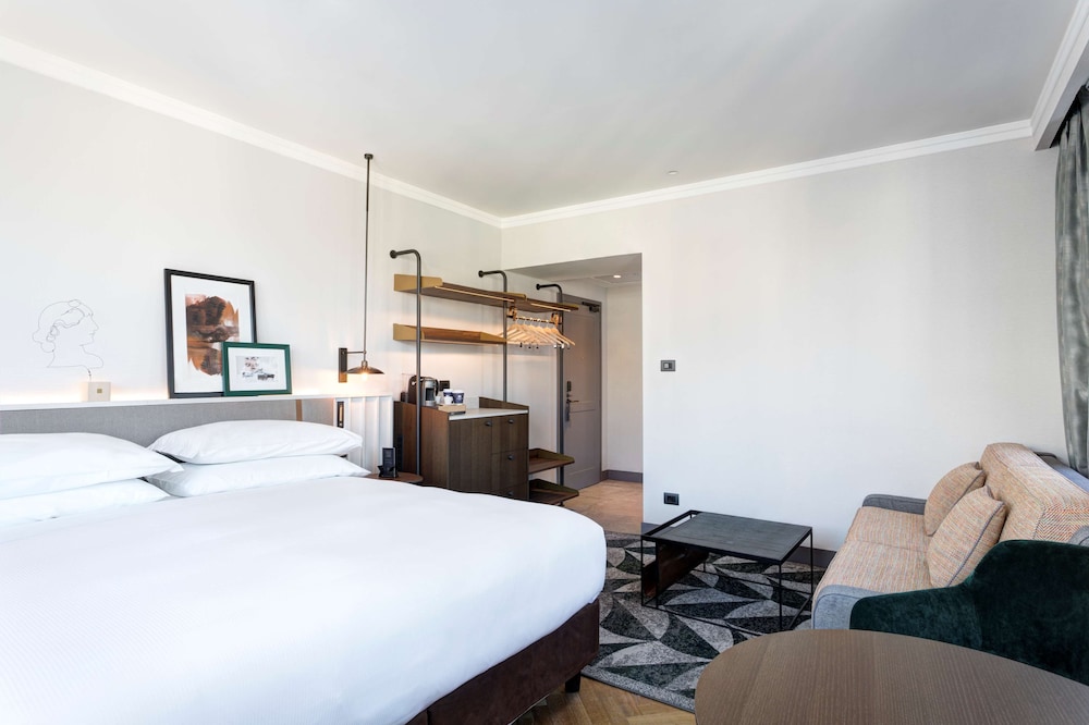 Junior Suite, 1 King Bed with Sofa bed