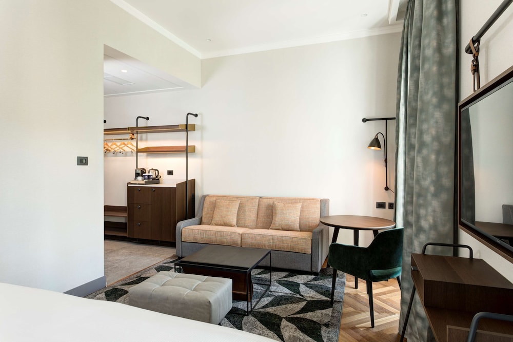Junior Suite, 1 King Bed with Sofa bed
