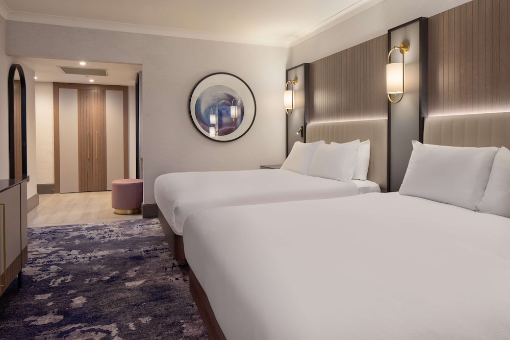 Deluxe Double Queen Room (occupancy 4) photo 3