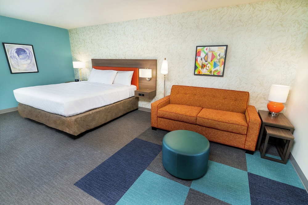 Suite, 1 King Bed, Accessible (Mobility & Hearing, Roll-in Shower) - Photo 11