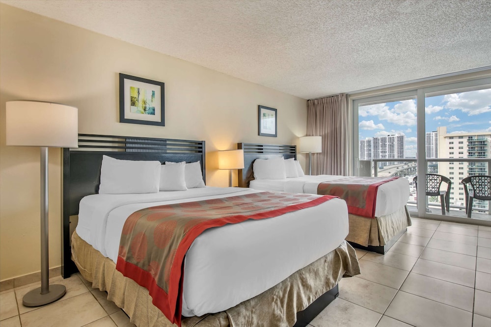 Deluxe Room, 2 Queen Beds, Non Smoking, City View - Photo 4
