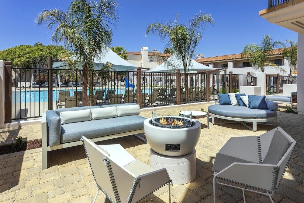 1KG 1BDRM STE PATIO WITH POOL VW AND FIREPIT - Photo 1