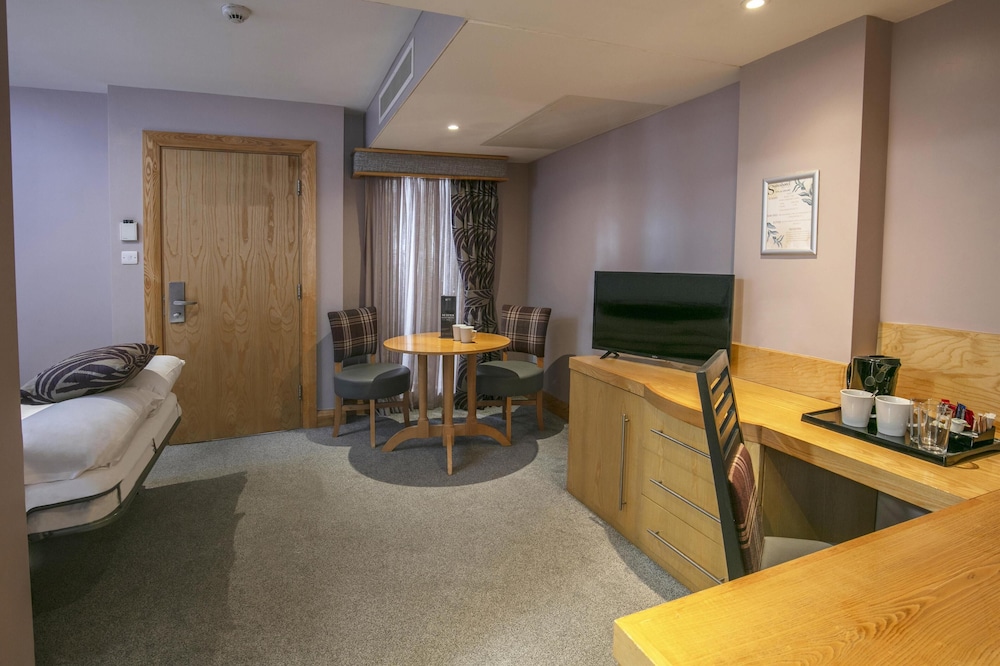 Superior Room, 1 King Bed, Non Smoking (with Sofabed) - Photo 2