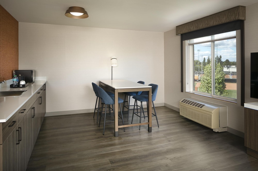 Suite, Accessible - Photo 6