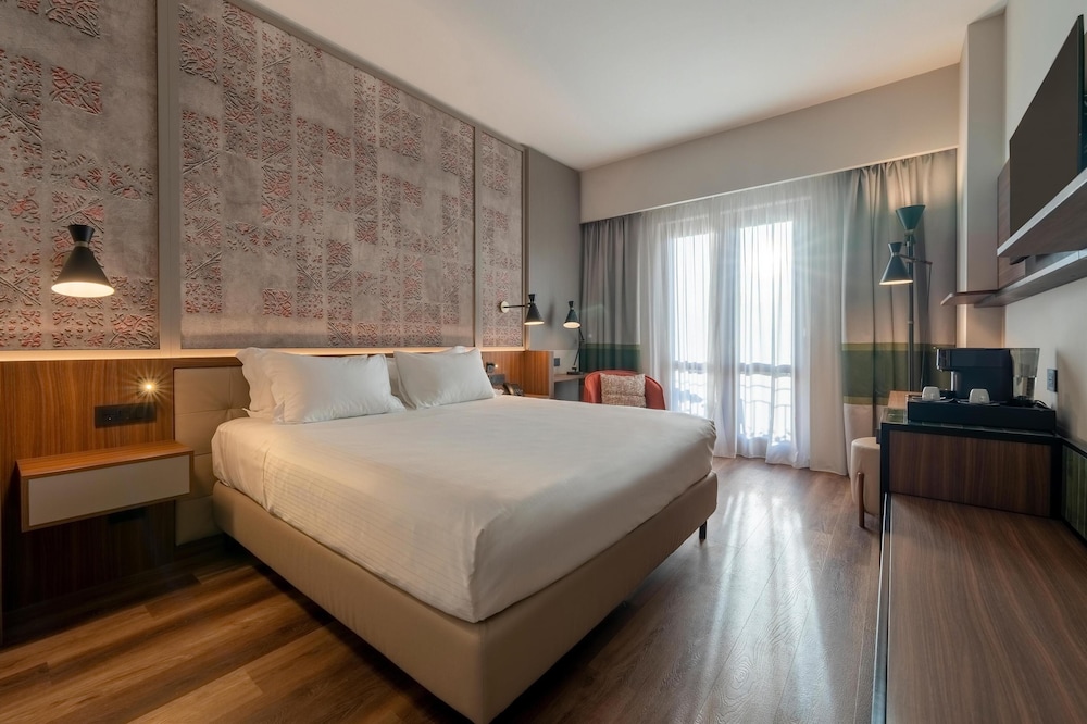 Room, 1 King Bed, Balcony (View)