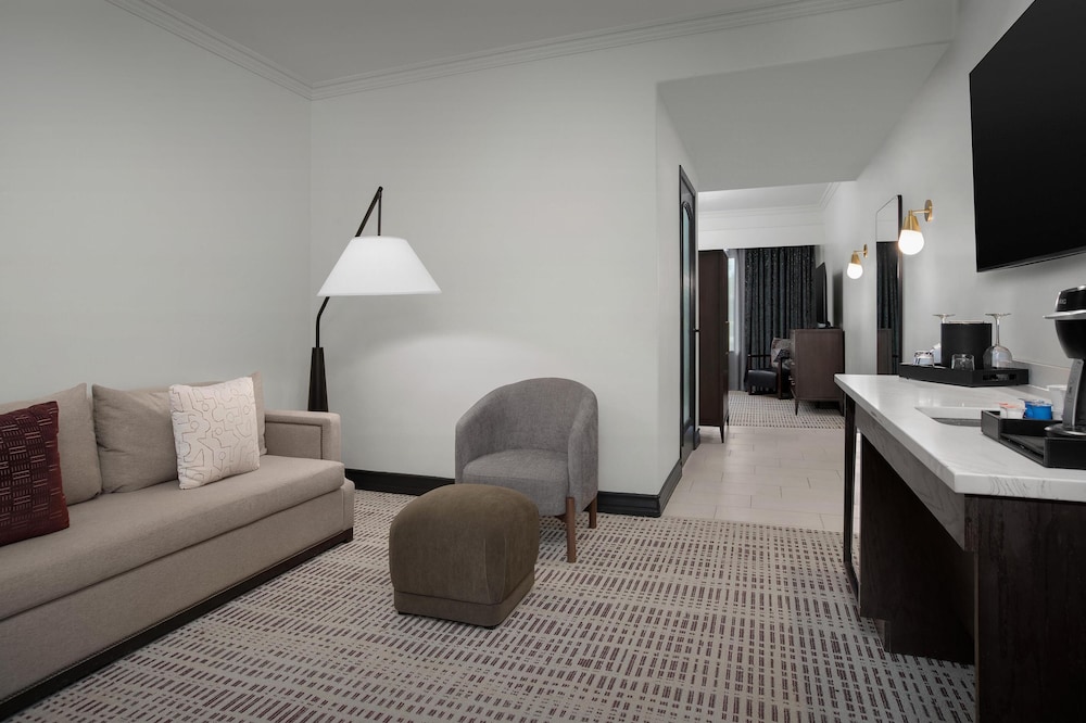 Room, 1 King Bed, Accessible (Mobility & Hearing, Roll-in Shower) - Photo 3