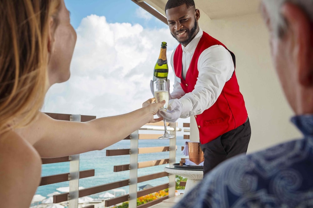 Executive Suite, 1 King Bed, Ocean View (royale One-bedroom Butler Penthouse)