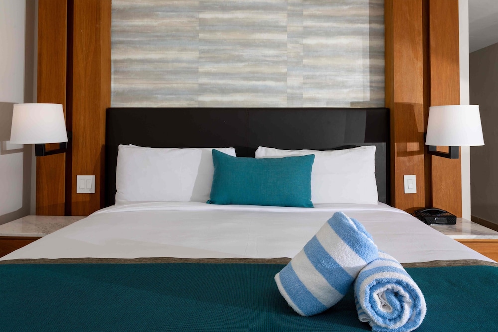 Suite, 1 King Bed, Ocean View (junior Suite King)