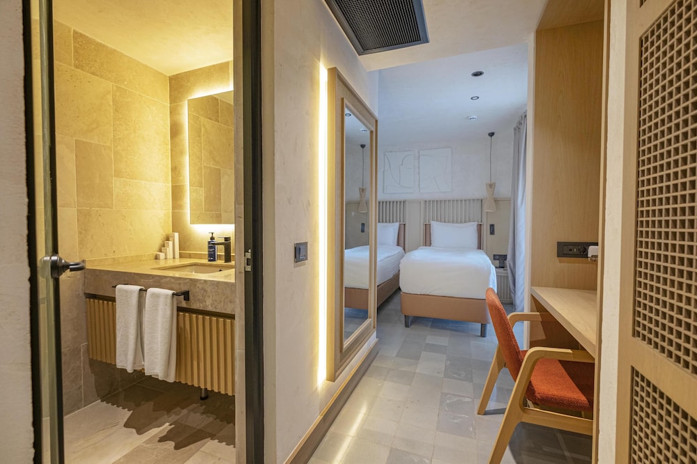 Suite, 2 Bedrooms, Private Pool - Photo 5