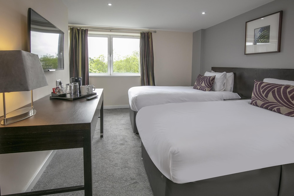 Standard Room, 2 Twin Beds, Non Smoking (Shower Only) - Photo 2