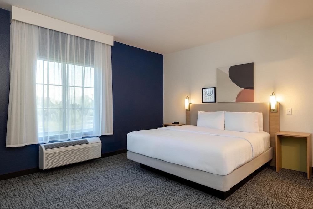 Suite, 1 King Bed - Photo 2
