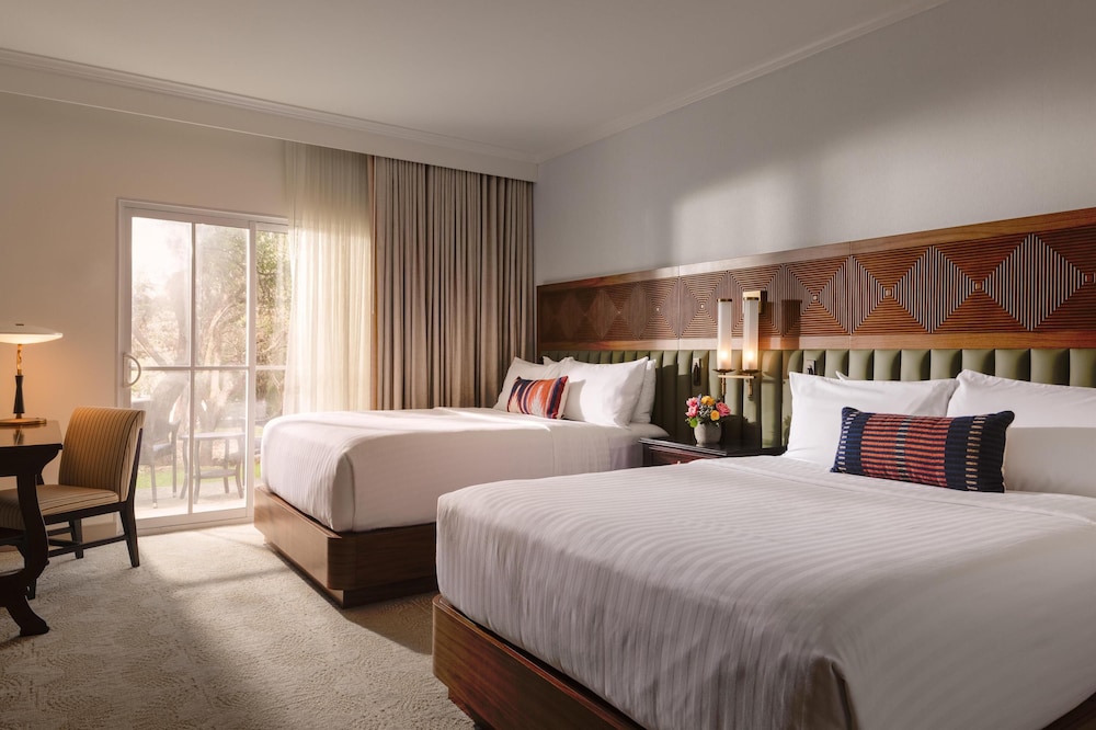 Deluxe Room, 2 Queen Beds (Mobility, Roll-In Shower)