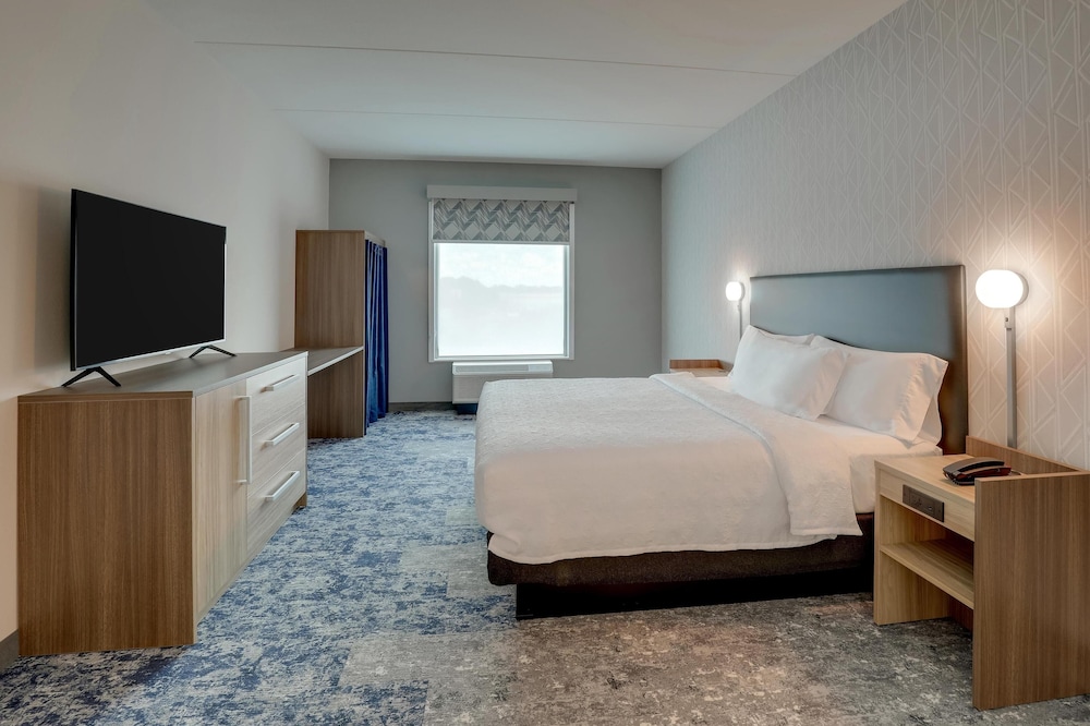 Suite, 1 King Bed, Accessible, Bathtub