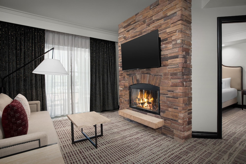 Suite, 1 Bedroom - Photo 4