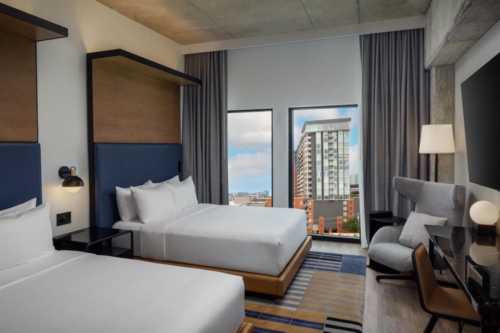 Room, 2 Queen Beds, City View (Hearing) - Photo 2