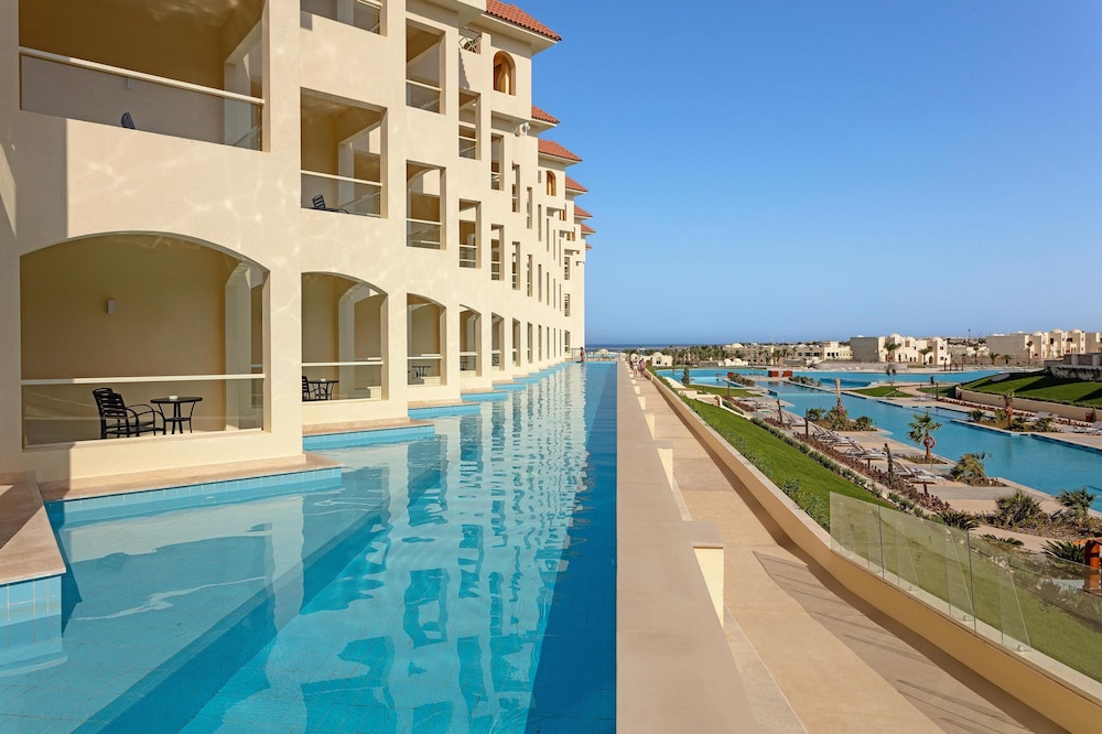 Junior Suite Swim Up - Photo 2