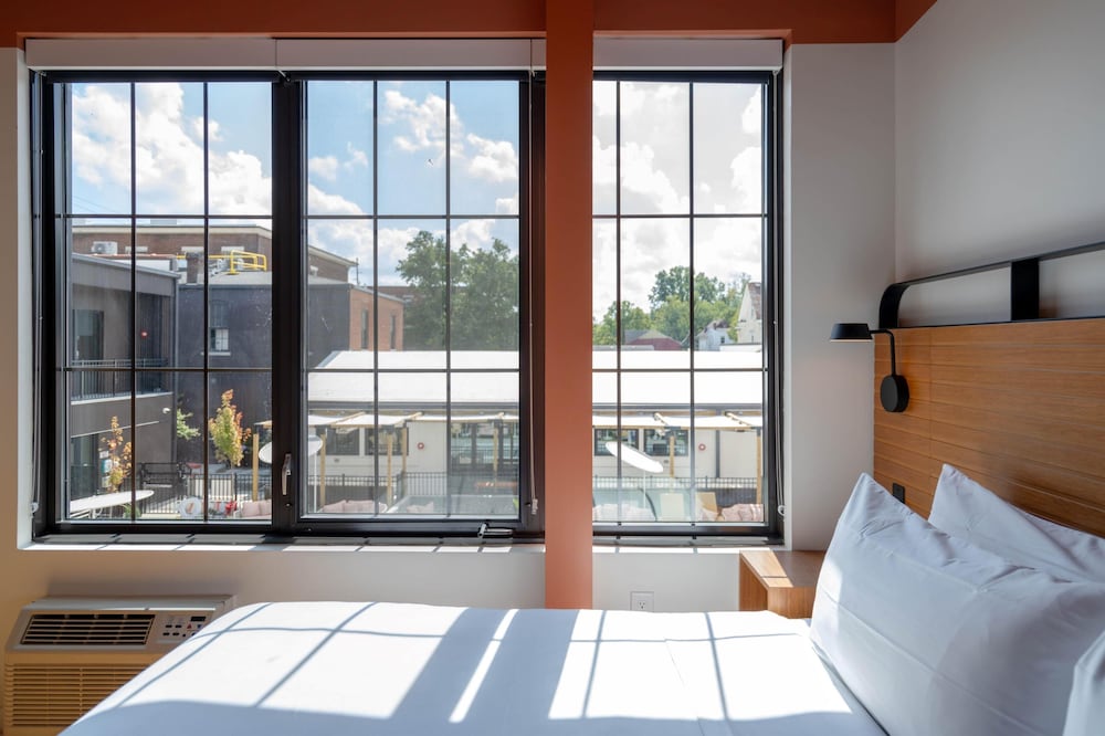 Room, 1 Double Bed, Balcony, Pool View - Photo 3