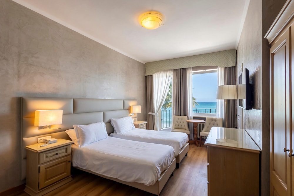Superior Triple Room, Sea View photo 2