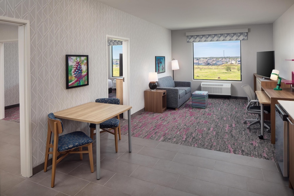 Suite, 1 King Bed, Accessible (Roll-In Shower)