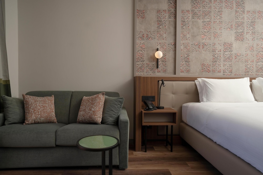 Deluxe Room, 2 Twin Beds, Balcony (Sofa)
