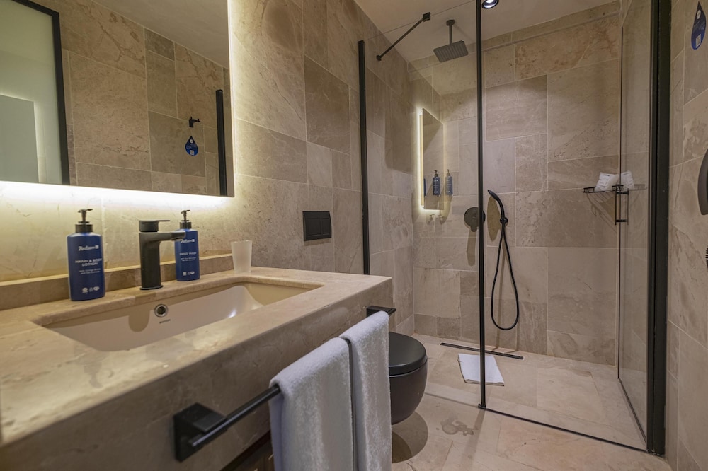 Suite, 2 Bedrooms, Private Pool - Photo 8