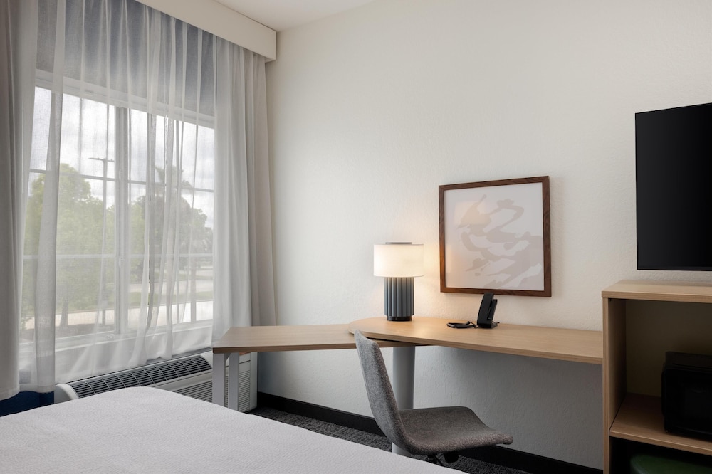 Room, 2 Queen Beds - Photo 1