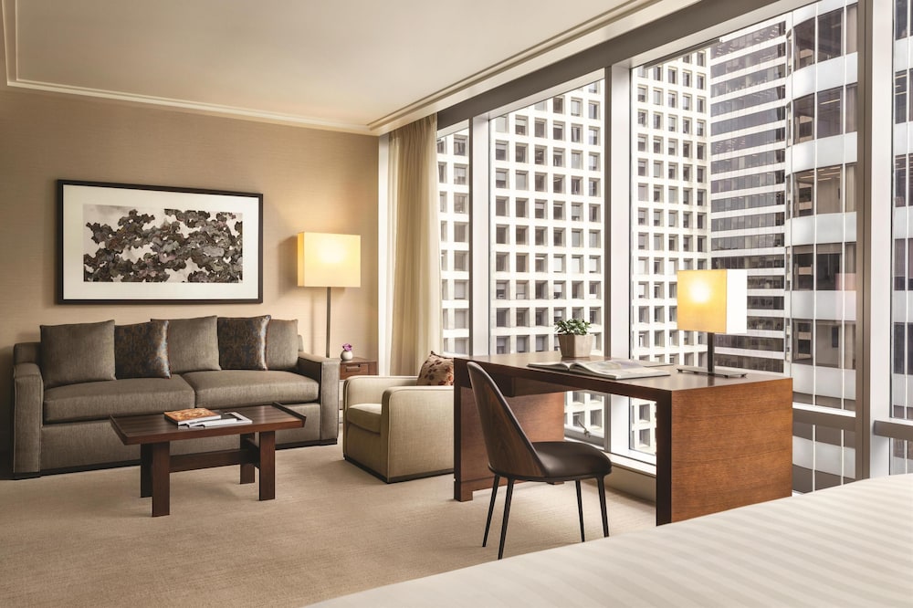 Deluxe Room, 1 King Bed with Sofa bed