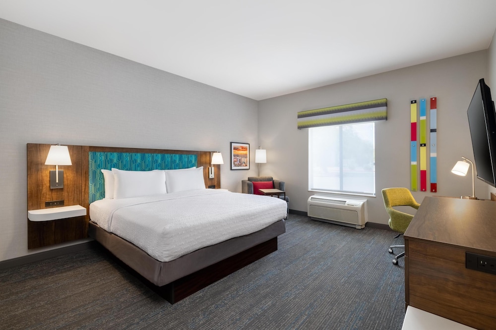 One King Bed, Non-Smoking, Accessible - Photo 3