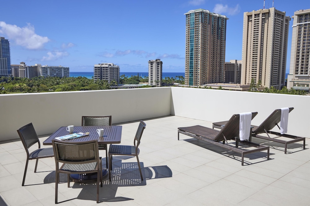 Suite, 1 King Bed, Ocean View, Corner (Park/Ocean View, Lanai) - Photo 2