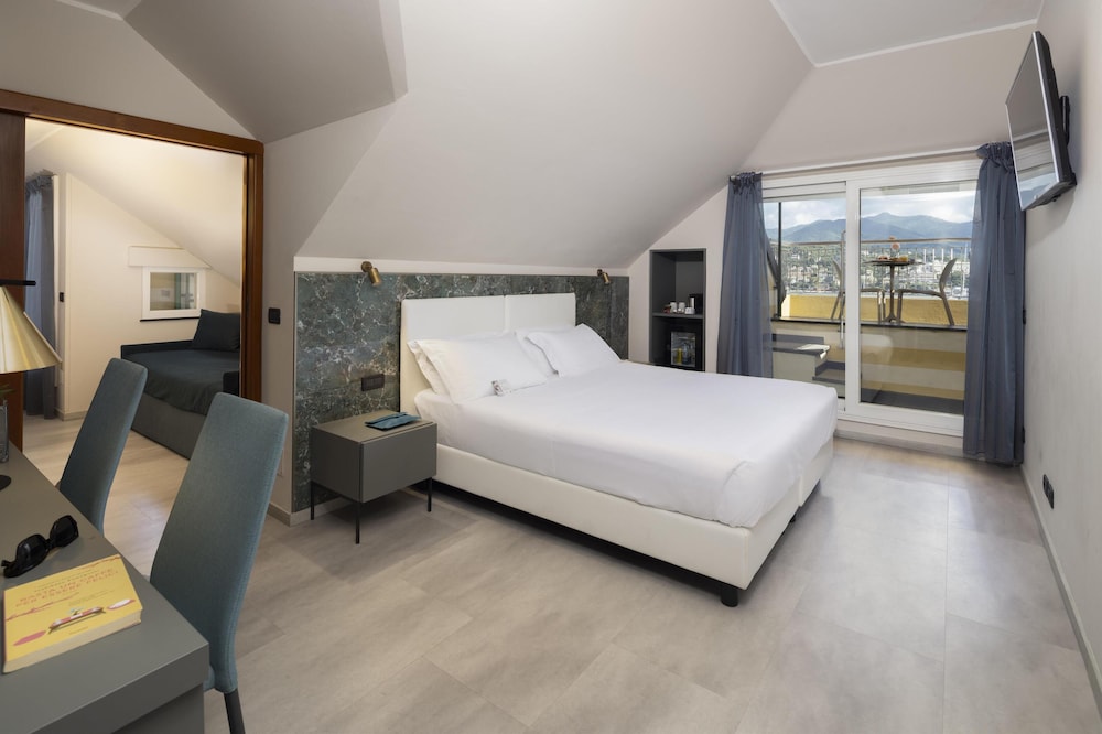 Deluxe Room, Multiple Beds, Balcony, Sea View photo 1