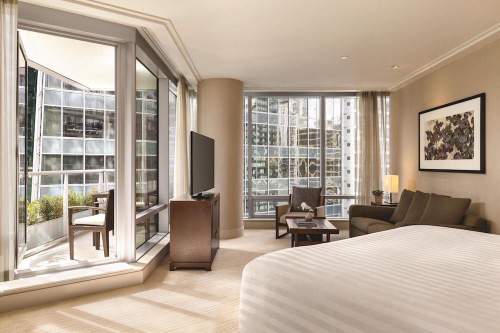 1 King Bed Junior Suite, Balcony