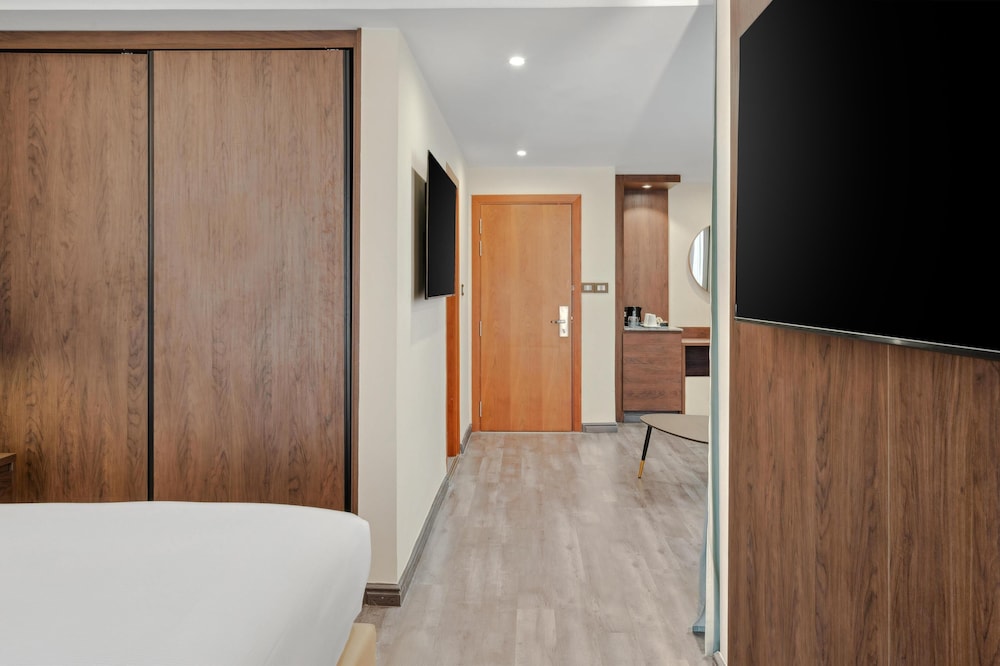 Junior Suite, 1 King Bed - Photo 3
