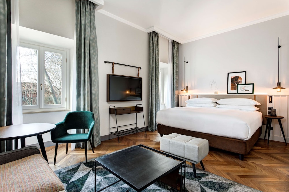 Junior Suite, 1 King Bed with Sofa bed