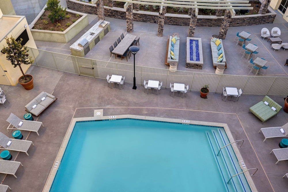 Room, 1 King Bed, Accessible, Pool View (Hearing) - Photo 6