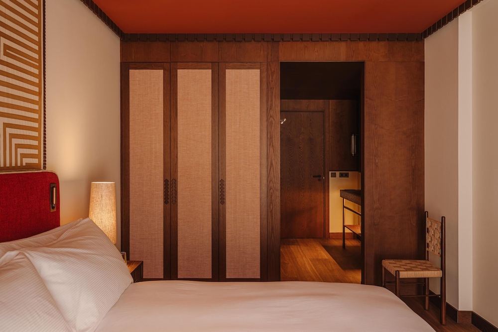 Room, 1 King Bed (Caceres)