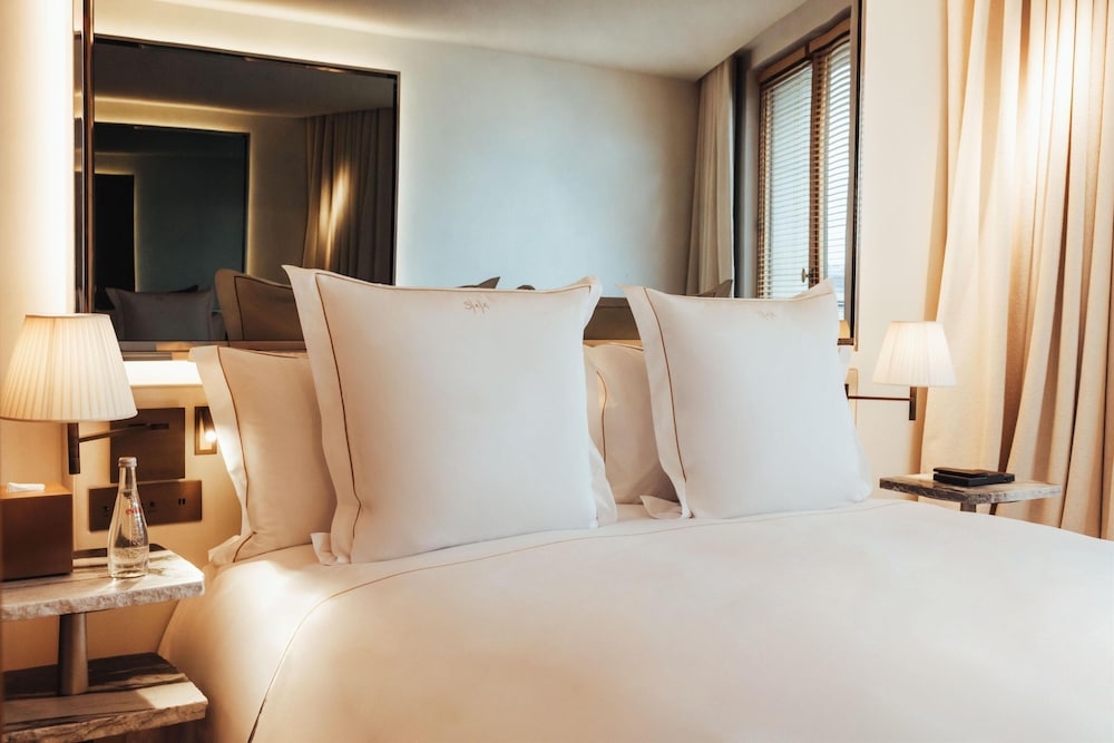 Room, 1 King Bed, Air conditioning (Sax King Room with City View) photo 3
