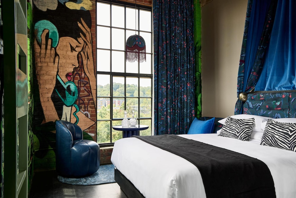Room, 1 King Bed, Accessible, Bathtub (River Front View) - Photo 1