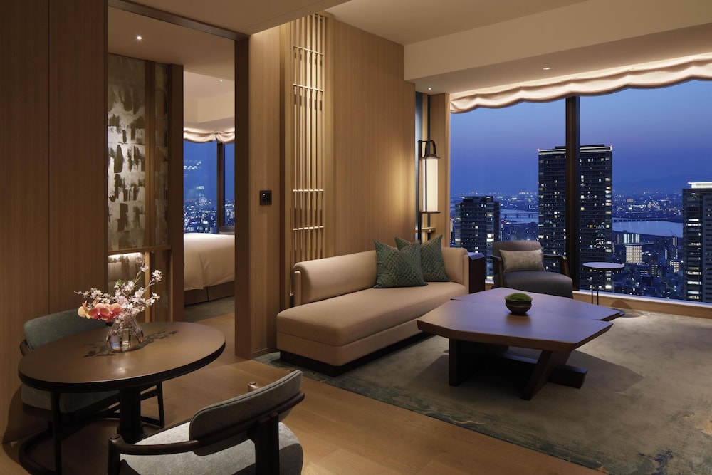 Suite, River View, Corner thumbnail 5
