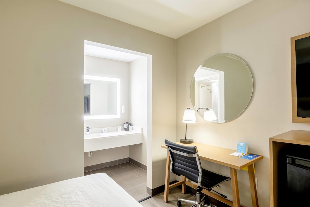 1 King Bed, Superior Room, Non-Smoking - Photo 7