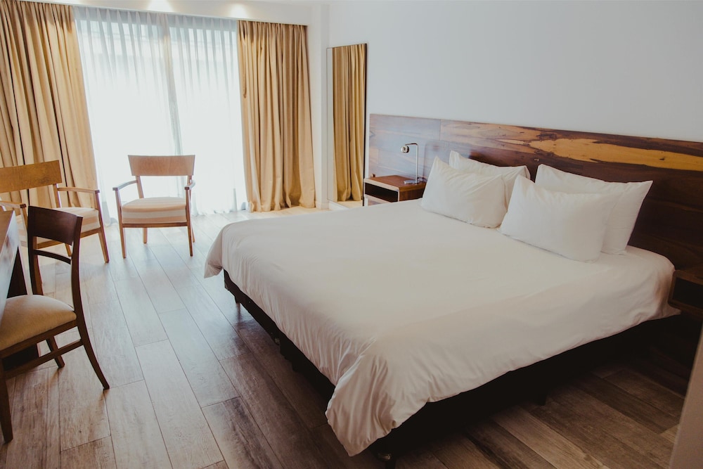 Deluxe Room, 1 King Bed