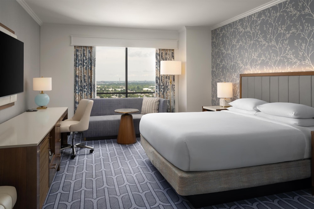 Premium Room, 1 King Bed (Mobility, Roll-In Shower, Bfst) - Photo 3