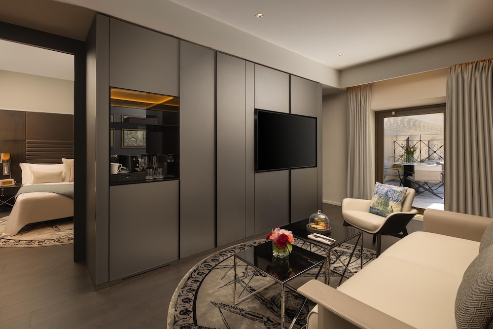Suite, 1 King Bed thumbnail 6