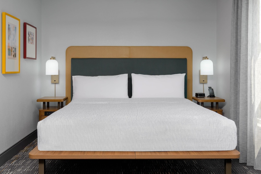 Studio, 1 King Bed, Accessible, Bathtub (Mobility & Hearing, Non Smoking)