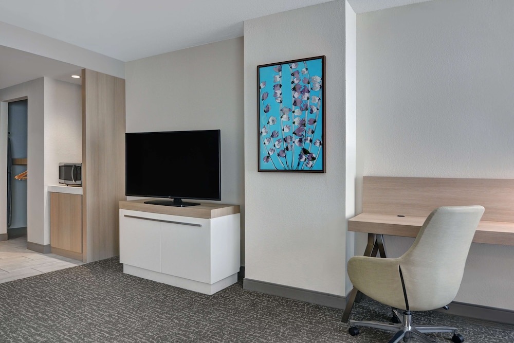 Room, 2 Double Beds, Accessible (Mobility & Hearing, Roll-in Shower) - Photo 4