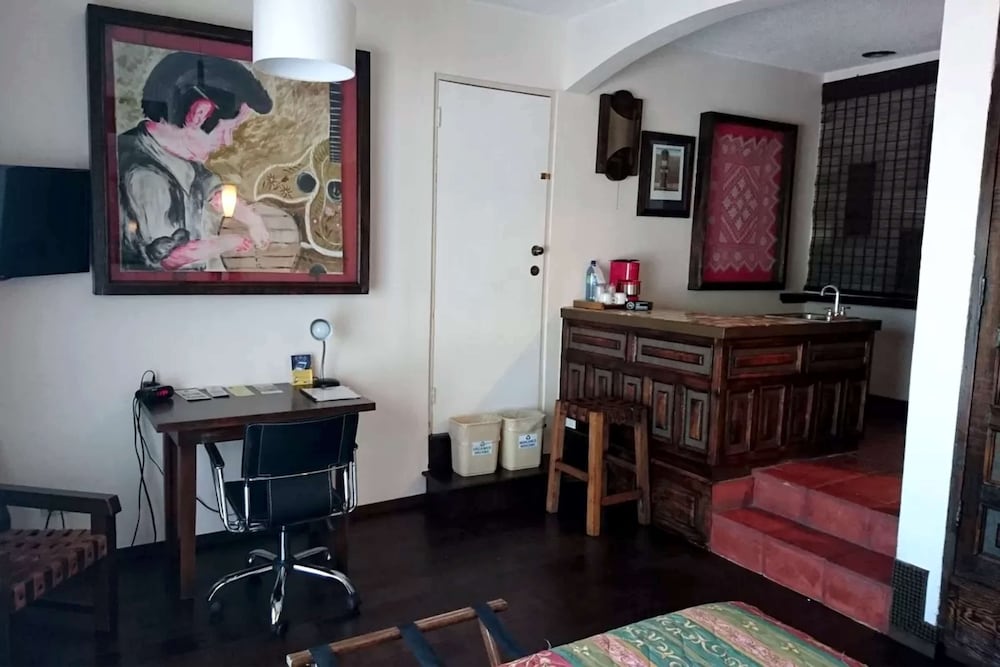 Junior Suite, 1 King Bed, Non Smoking, Refrigerator thumbnail 5
