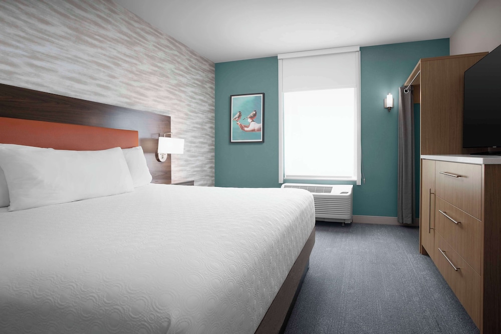 Suite, 1 King Bed, Accessible, Bathtub photo 2