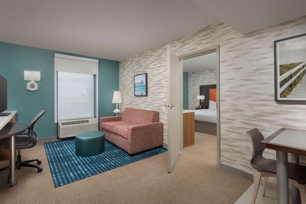 Suite, 1 King Bed, Accessible, Bathtub - Photo 2